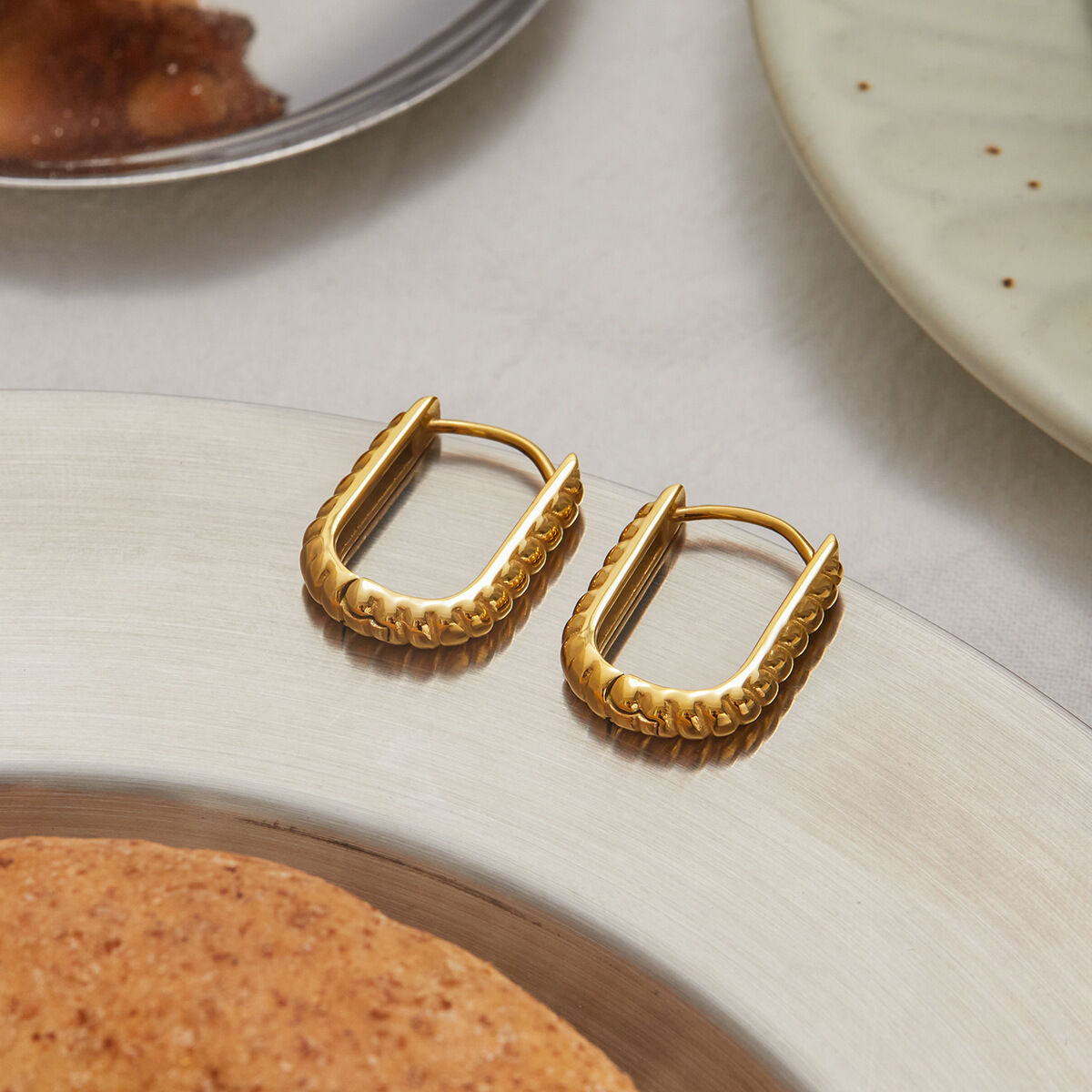 1 paio di orecchini a cerchio rettangolari in acciaio inossidabile color oro impermeabili da donna Immagine7