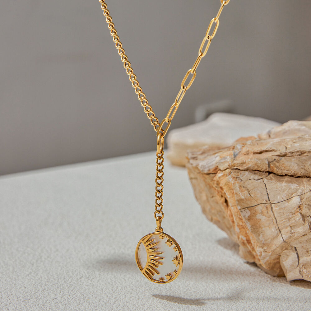 1 Stück klassische Sonnenanhänger-Halskette aus wasserdichtem Edelstahl in Goldfarbe für Damen Bild6