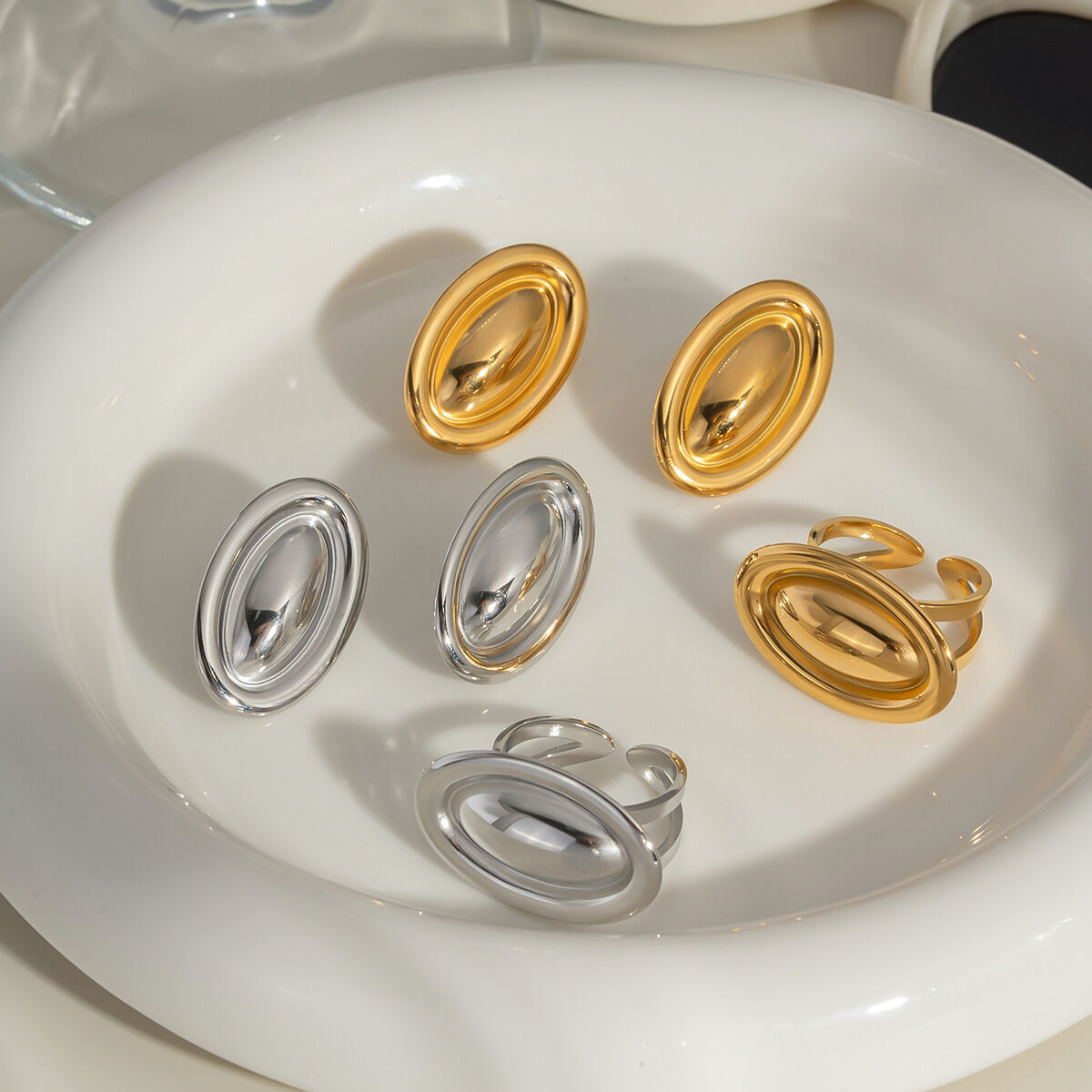 Set di orecchini semplici in acciaio inossidabile color oro impermeabili