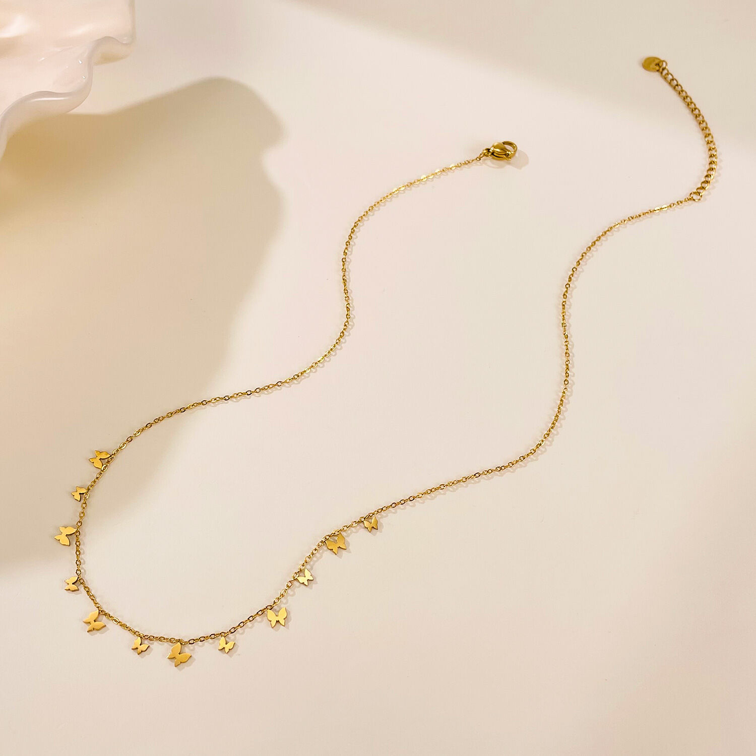 1 pezzo di collana con ciondolo a forma di farfalla in acciaio inossidabile impermeabile color oro da donna h5 Immagine2
