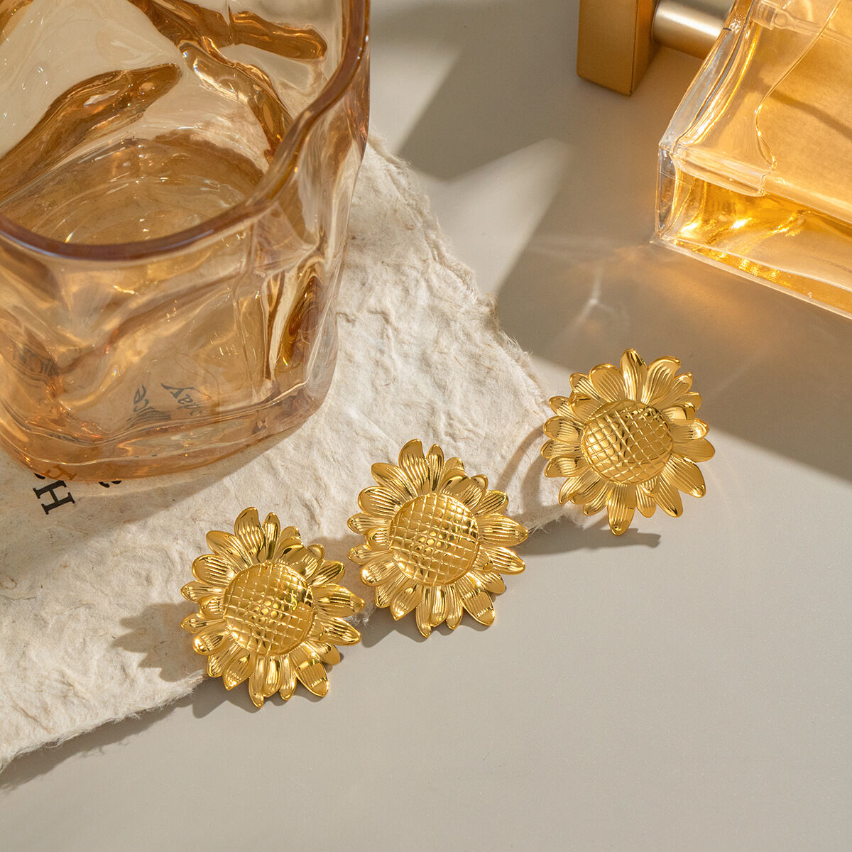 Set di orecchini color oro impermeabili in acciaio inossidabile a forma di girasole h5 Immagine3