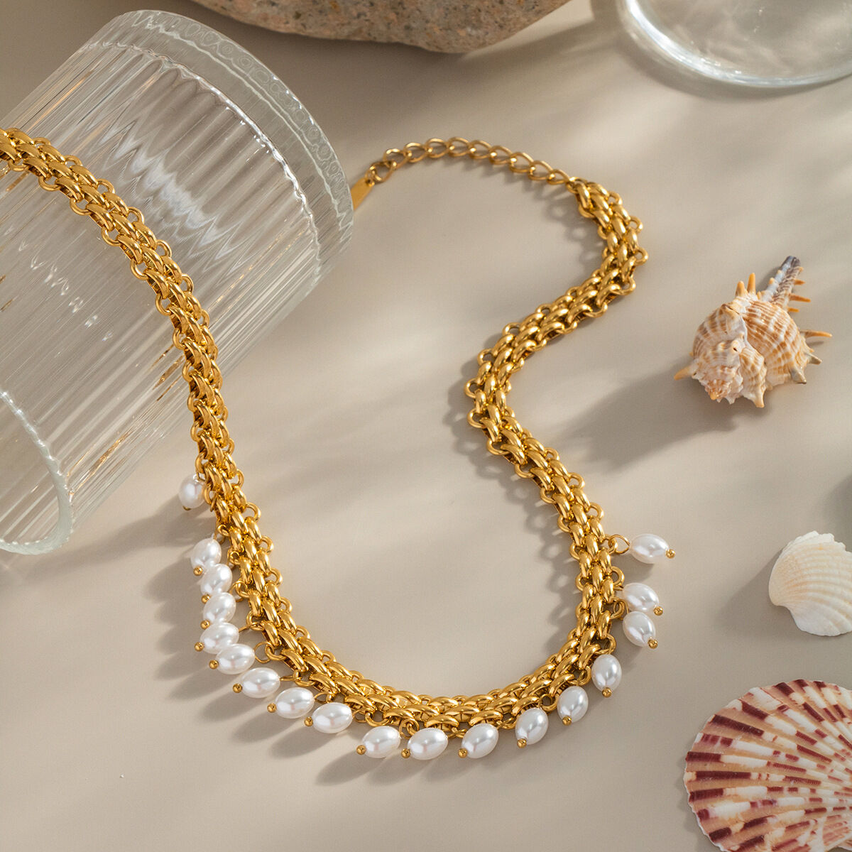 1 pezzo di collane con ciondolo color oro impermeabile in acciaio inossidabile h5 Immagine4