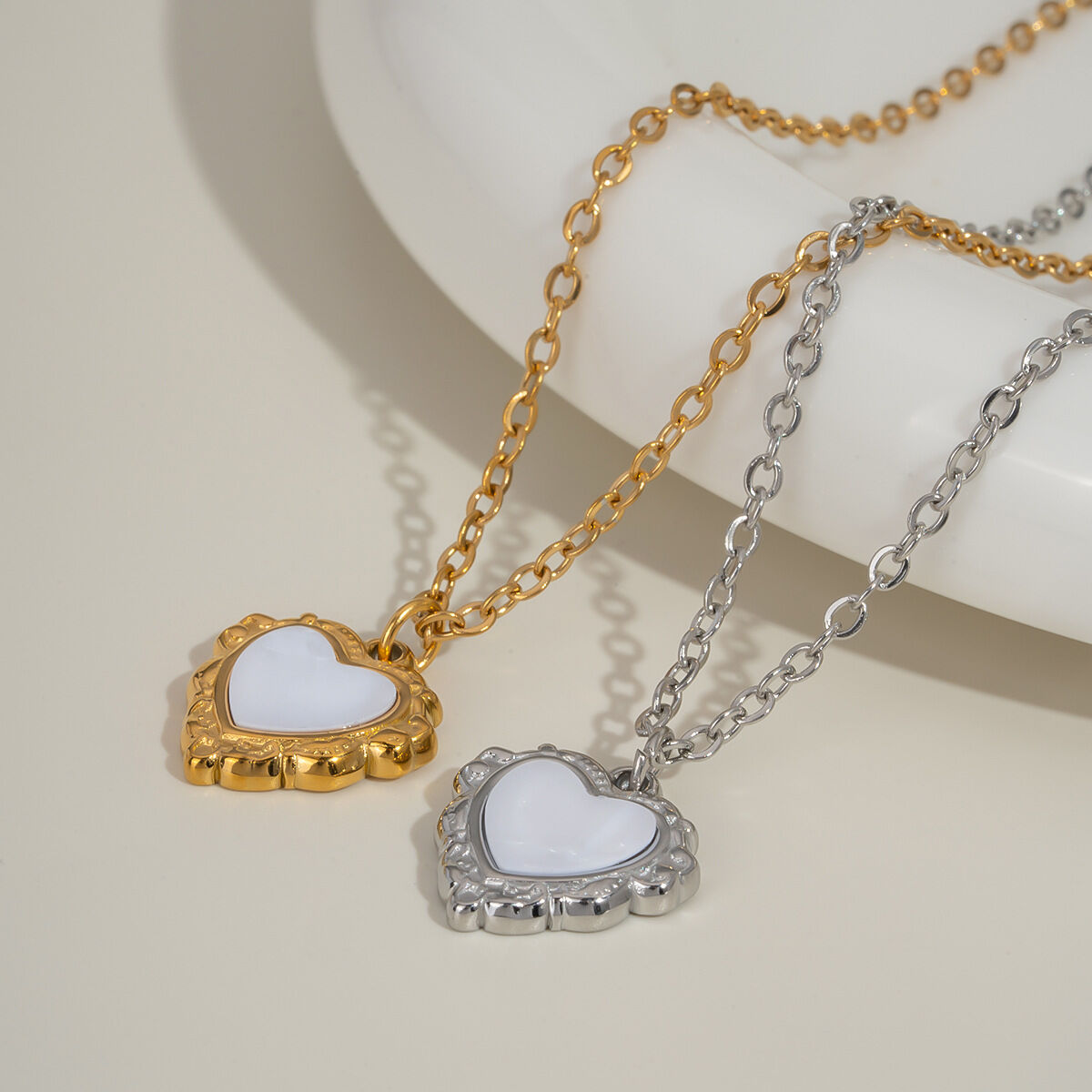 1 pezzo di collana con ciondolo a forma di cuore in acciaio inossidabile impermeabile color oro