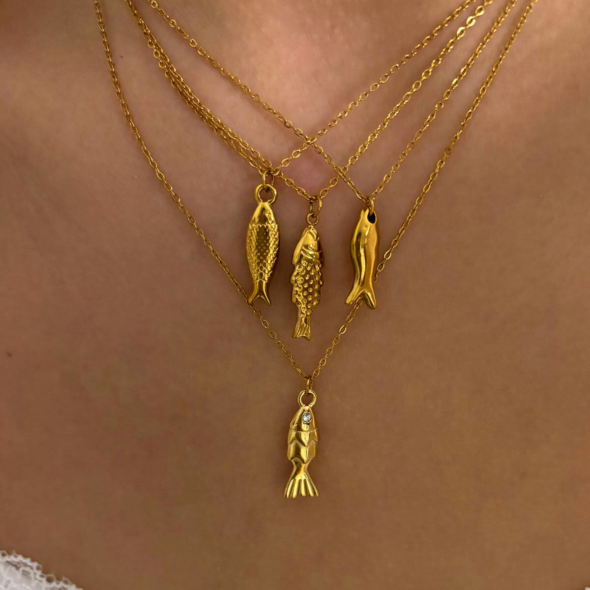 Collana con ciondolo color oro impermeabile in acciaio inossidabile a forma di pesce, 1 pezzo