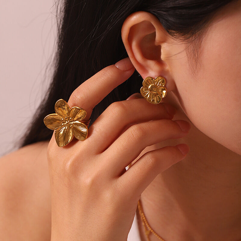 Vintage Flower Gold-colored Stainless Steel Waterproof Women's Stud Earrings