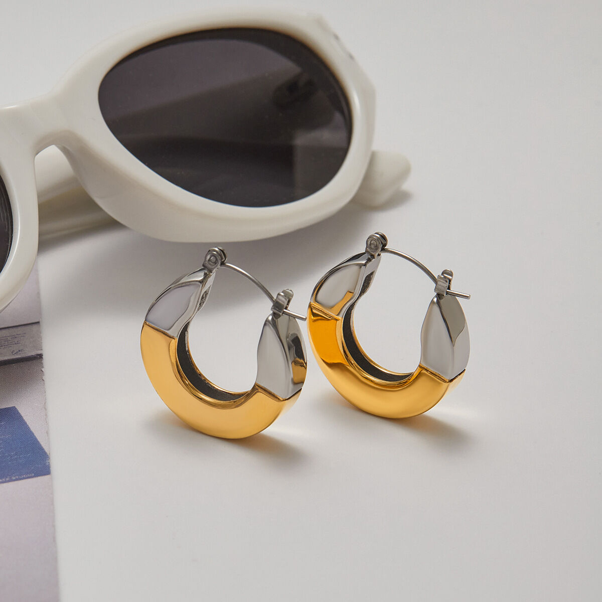 1 paio di orecchini a cerchio da donna moderni, geometrici, in acciaio inossidabile, impermeabili, color oro h5 Immagine3