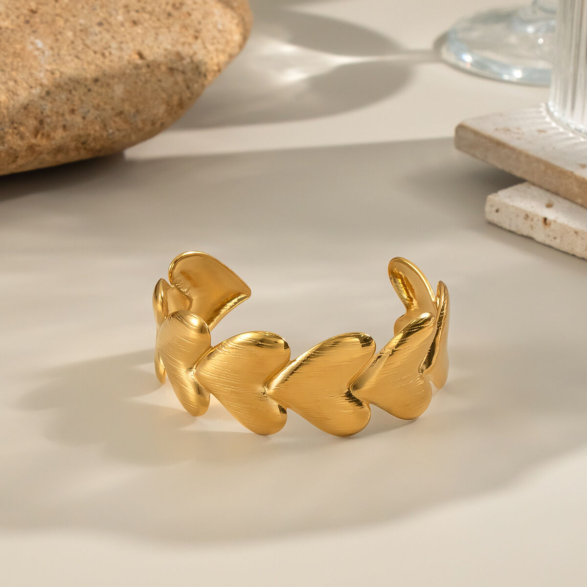 Bracciale rigido impermeabile color oro in acciaio inossidabile a forma di cuore, 1 pezzo