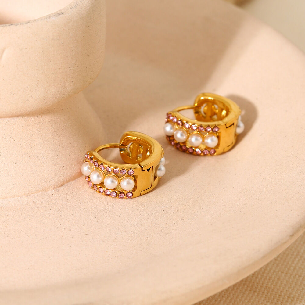 Luxuriöse Serie: Elegante, wasserdichte Ohrring-Sets aus Edelstahl für Damen Bild3