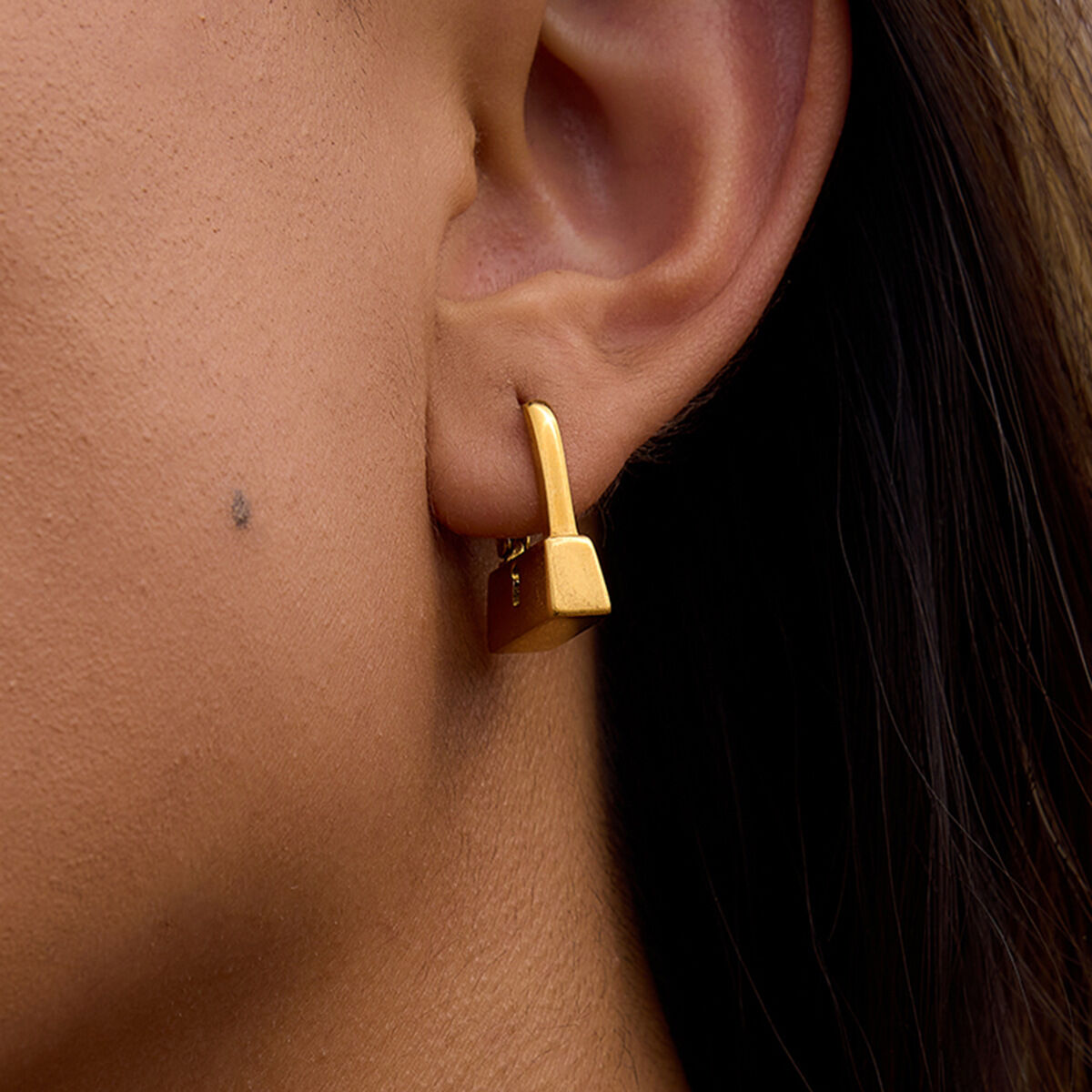 1 paio di orecchini a cerchio da donna color oro in acciaio inossidabile impermeabile della serie Simple Locker h5 Immagine6