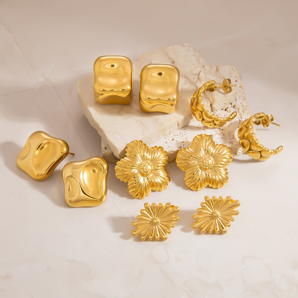 1 paio di orecchini a bottone in acciaio inossidabile color oro impermeabili Immagine3