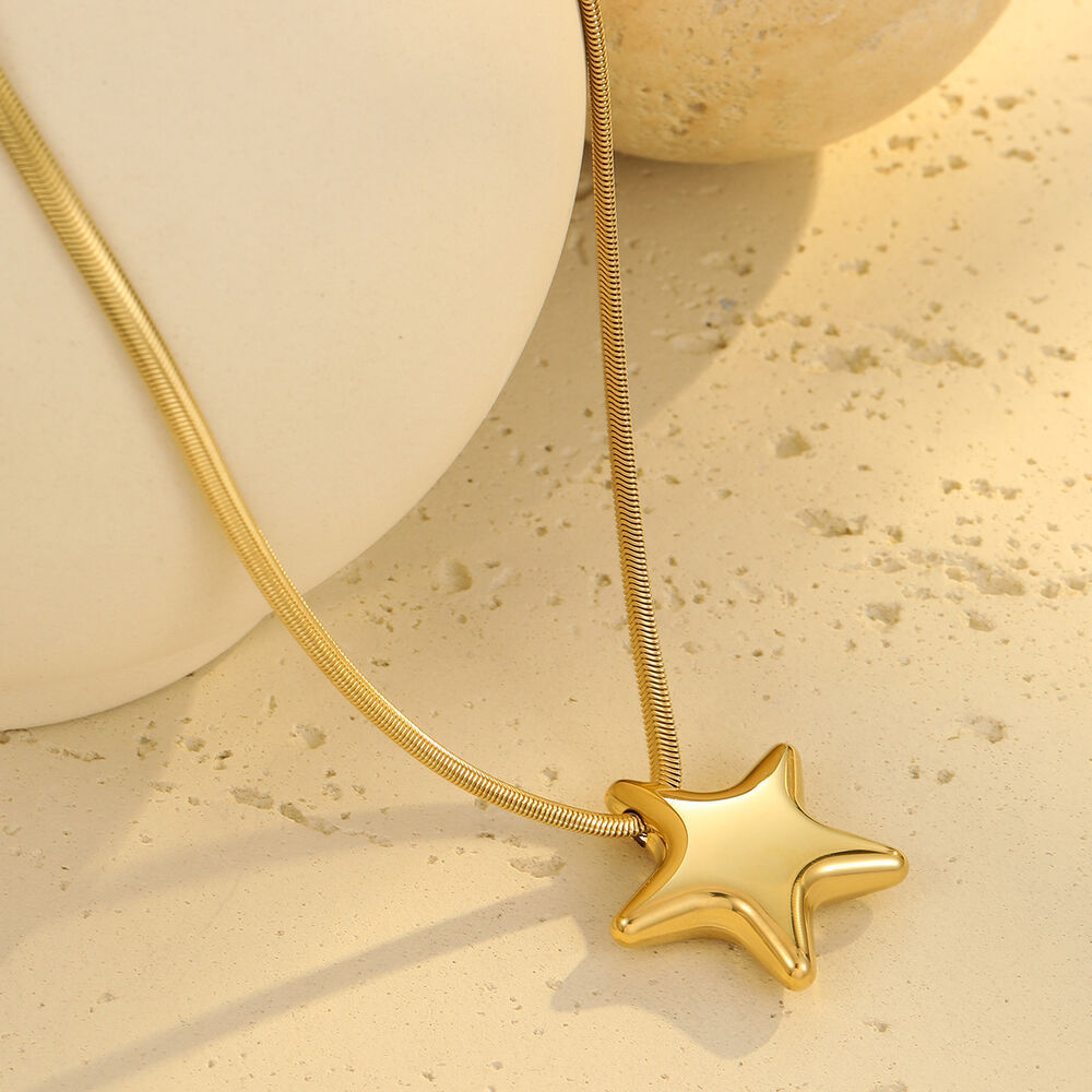 Collane con ciondolo da donna color oro impermeabile in acciaio inossidabile a forma di cuore semplice h5Immagine4