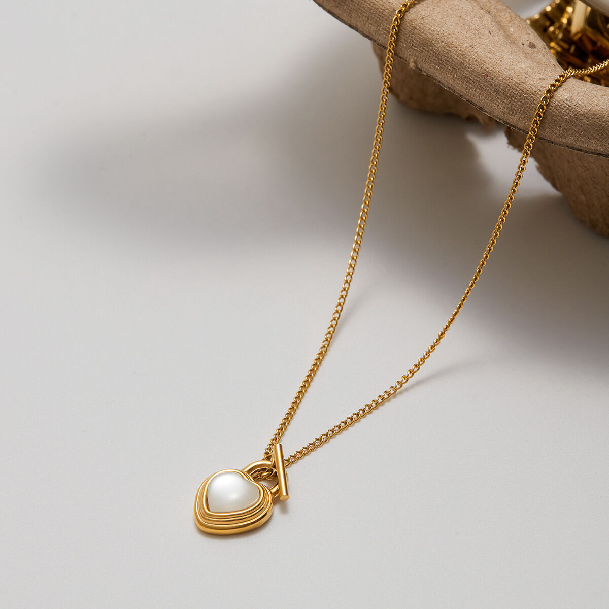 1 pezzo di splendida serie elegante cuore in acciaio inossidabile impermeabile color oro collane con ciondolo da donna Immagine7