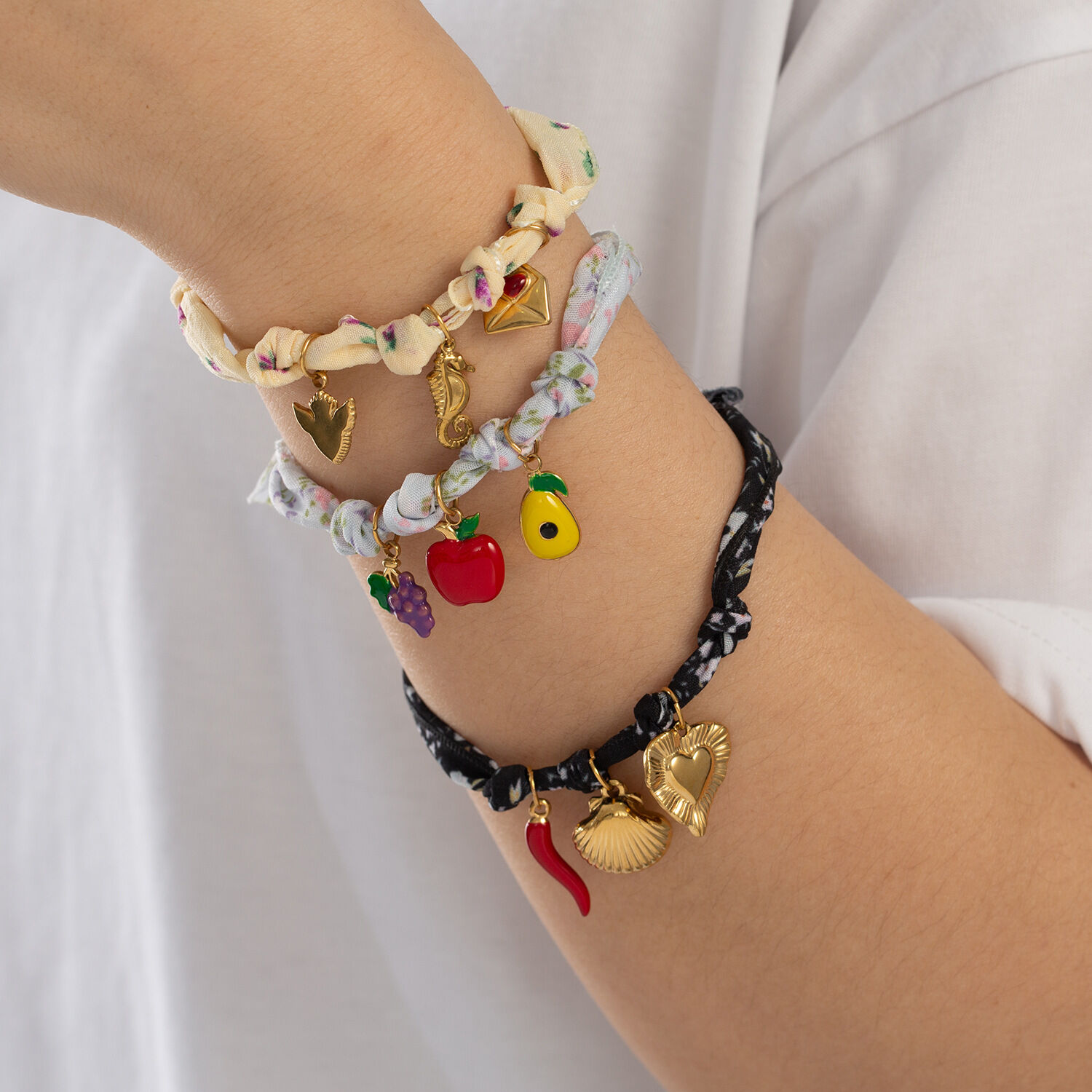 Braccialetti con ciondoli da donna impermeabili in acciaio inossidabile con eleganti fiori della serie etnica da 1 pezzo Immagine4