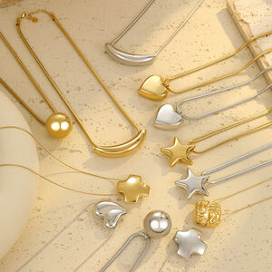 Collane con ciondolo da donna color oro impermeabile in acciaio inossidabile a forma di cuore semplice h5 Immagine2