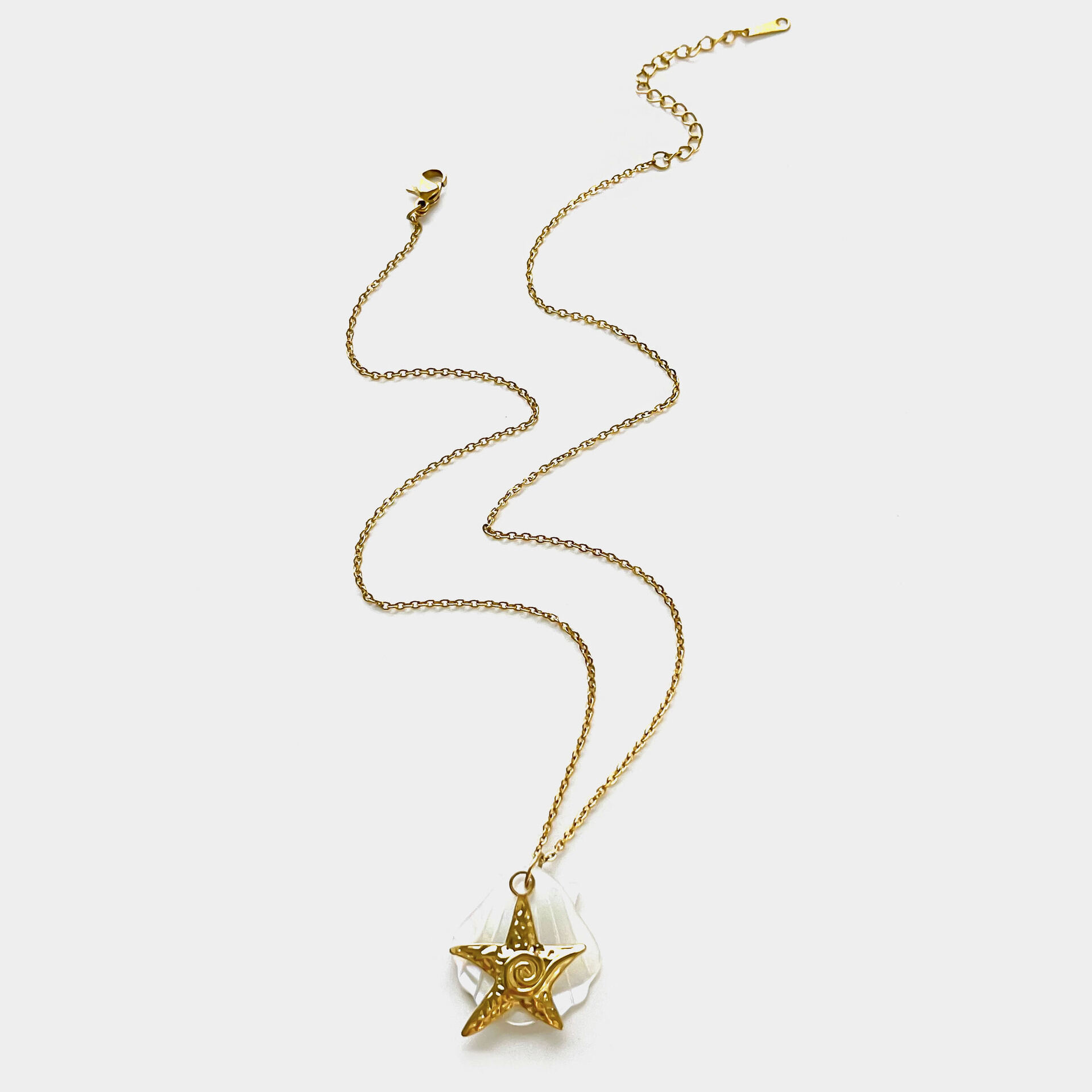 Gold Starfish Necklace Picture2