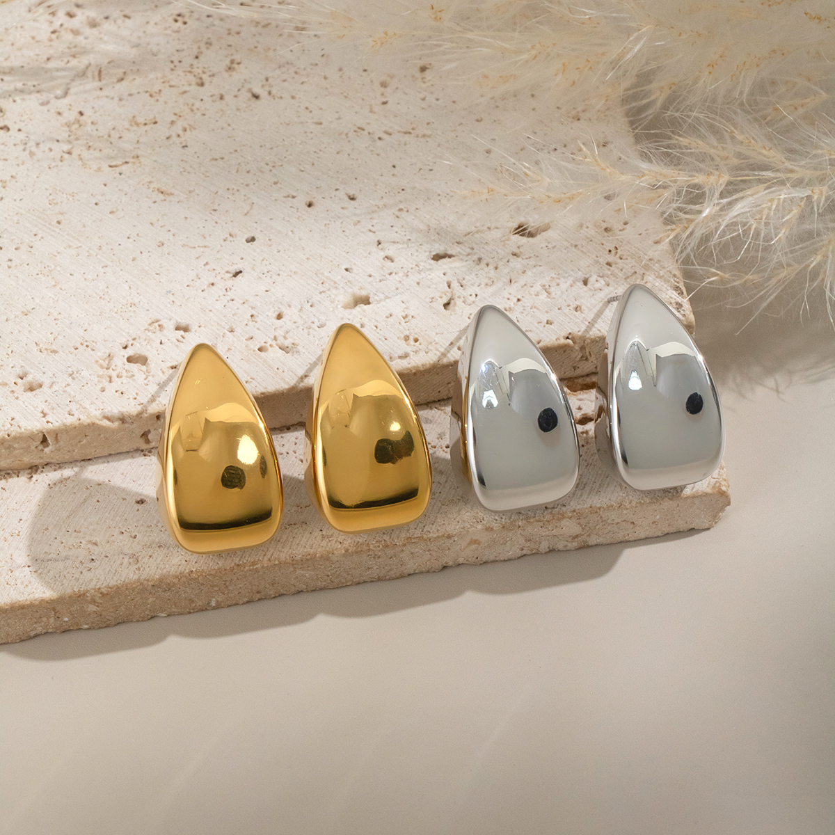 1 Pair Stainless Steel Waterproof Gold Color Stud Earrings 2