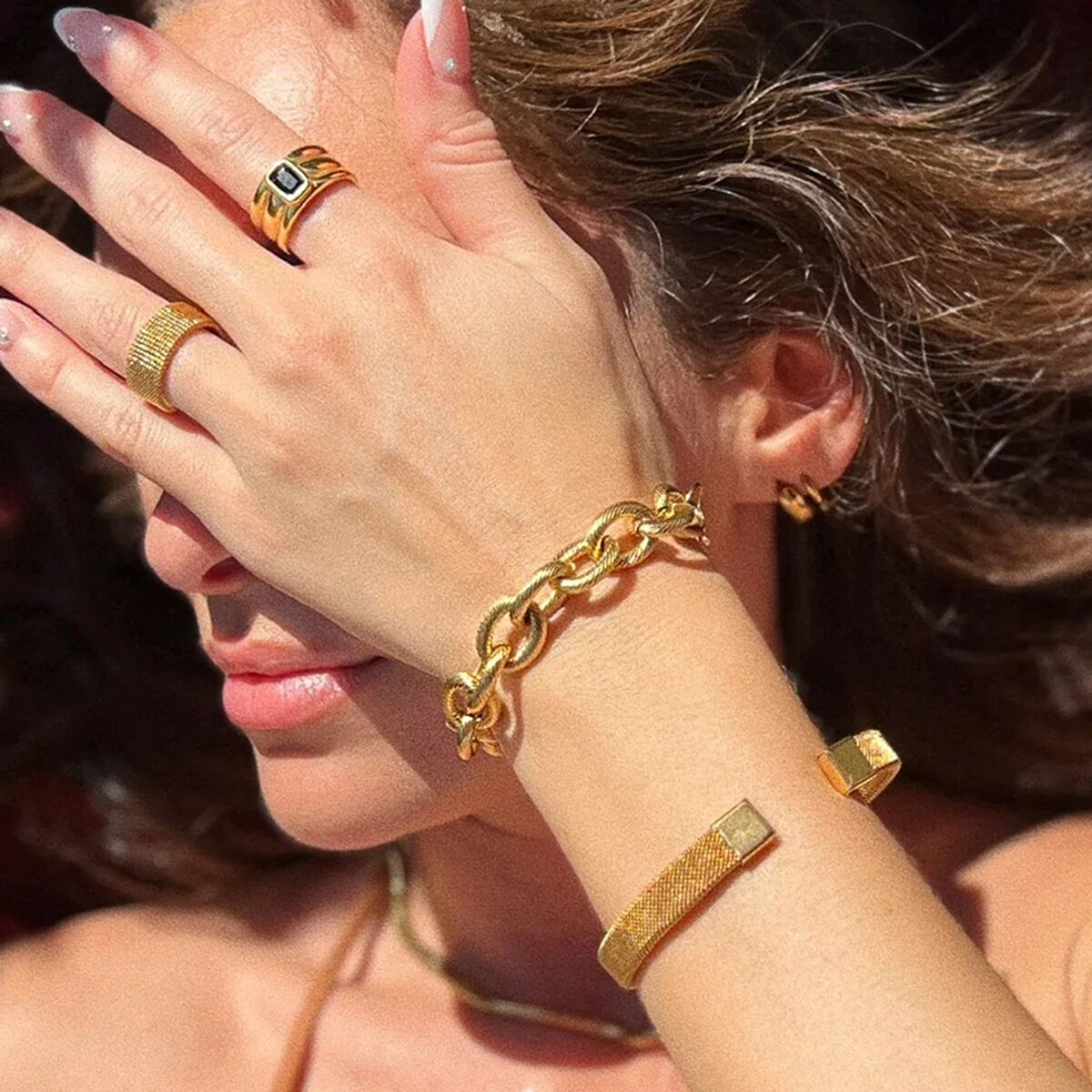 Braccialetti a catena da donna color oro impermeabili in acciaio inossidabile con torsione classica da 1 pezzo Immagine3
