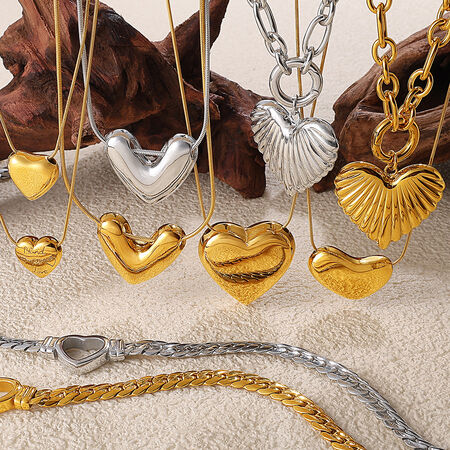 Collana con ciondolo a forma di cuore in acciaio inossidabile impermeabile color oro da 1 pezzo