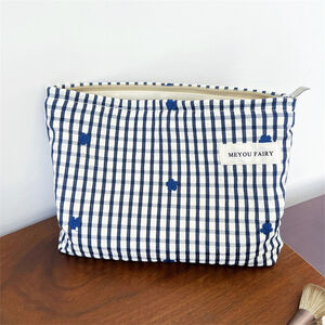 Borsa per il trucco da donna con piccoli fiori ricamati a quadretti blu, 1 pezzo h5