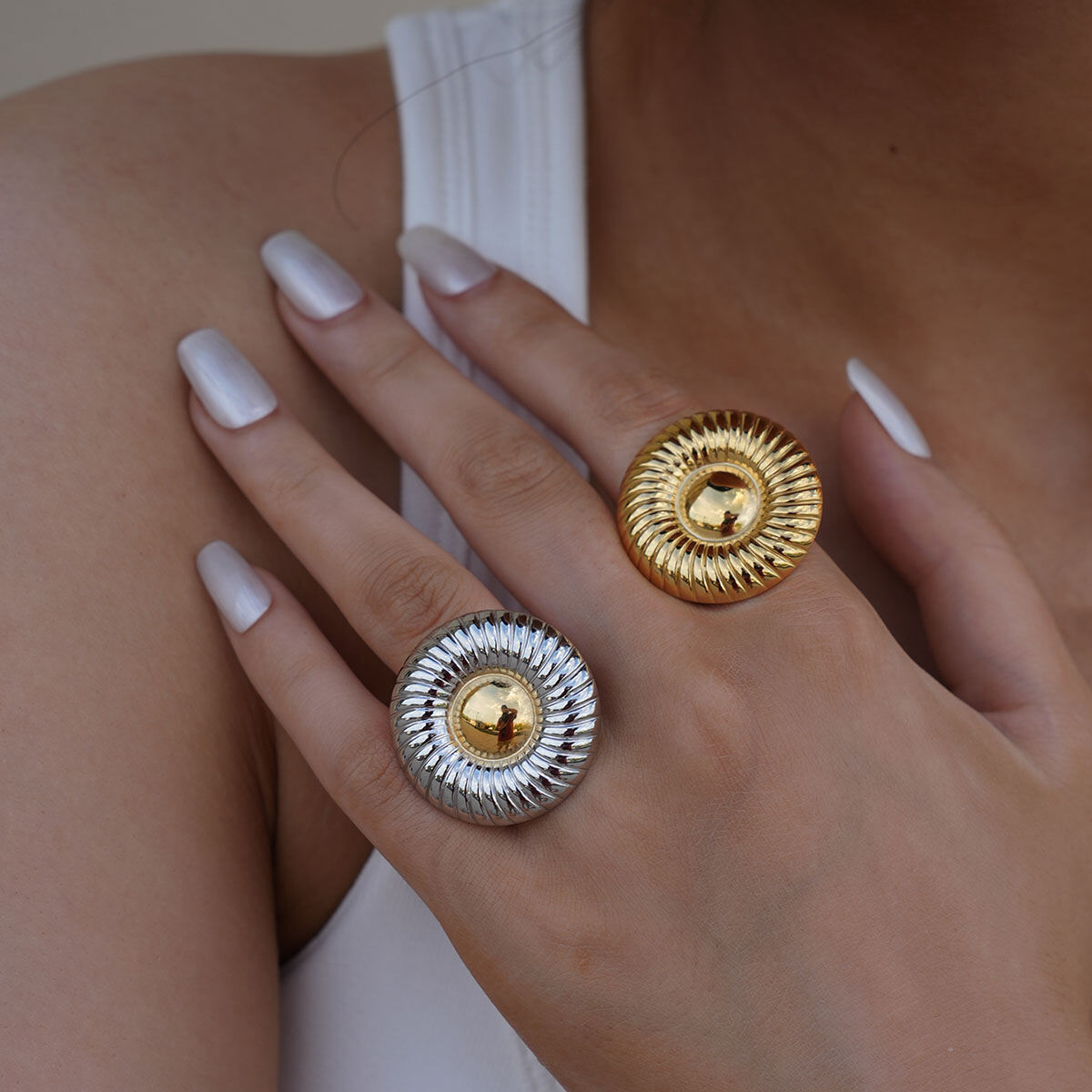 Anelli minimalisti color oro impermeabili in acciaio inossidabile con cerchio casual, serie semplice, 1 pezzo Immagine6