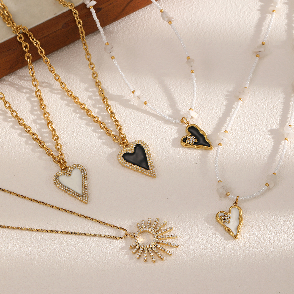 1 Piece Retro Heart Stainless Steel Waterproof Gold Color Pendant Necklace 2