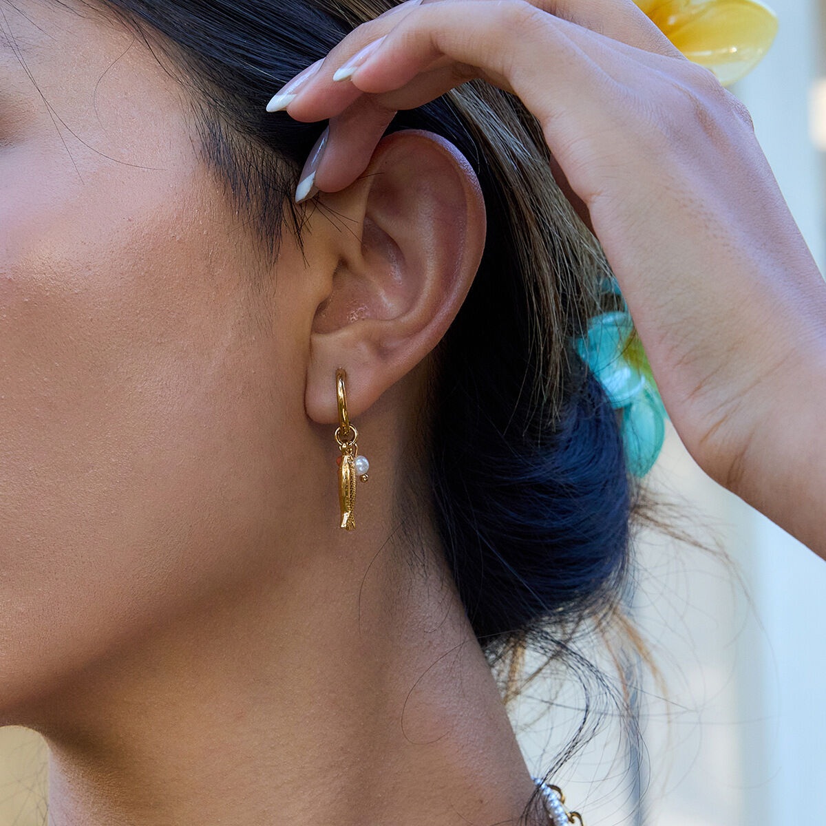 1 paio di orecchini pendenti da donna in acciaio inossidabile color oro, a forma di pesce elegante e impermeabile