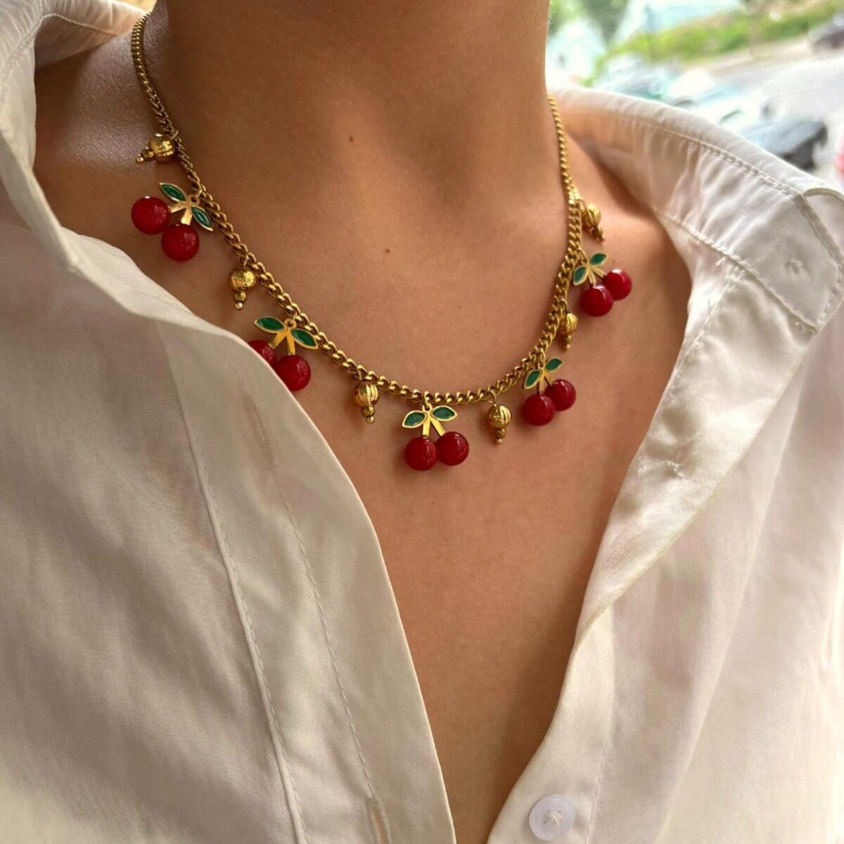 Collier pendentif cerise en acrylique 1 pièce h5 Image3