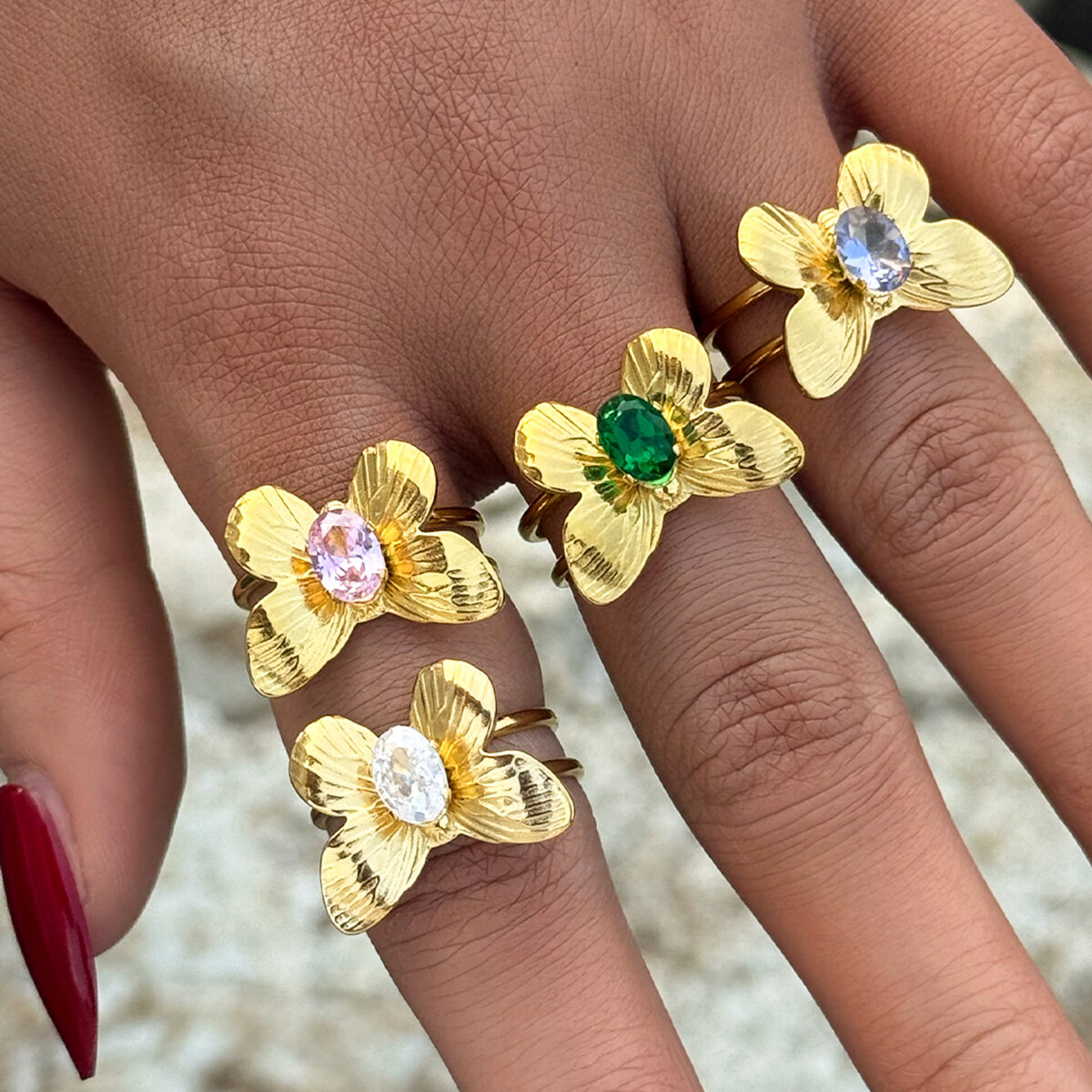 Anillos llamativos de acero inoxidable color dorado con diseño de mariposa diaria de 1 pieza h5Imagen4