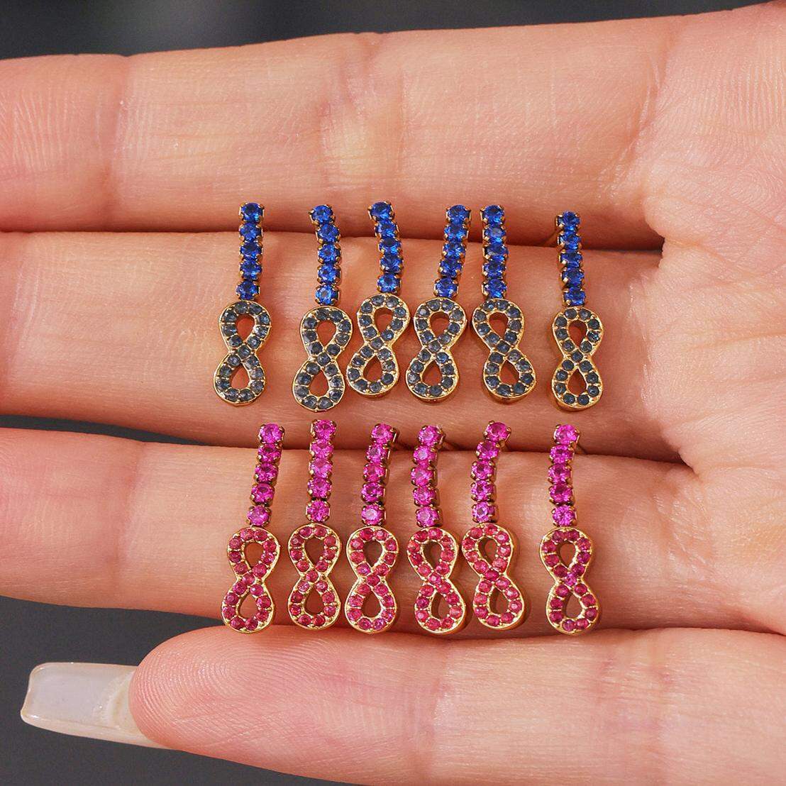 1 Paar luxuriöse, wasserfeste Damen-Ohrstecker aus Edelstahl in Goldfarbe mit Zirkonia in Infinity-Form h5 Bild6