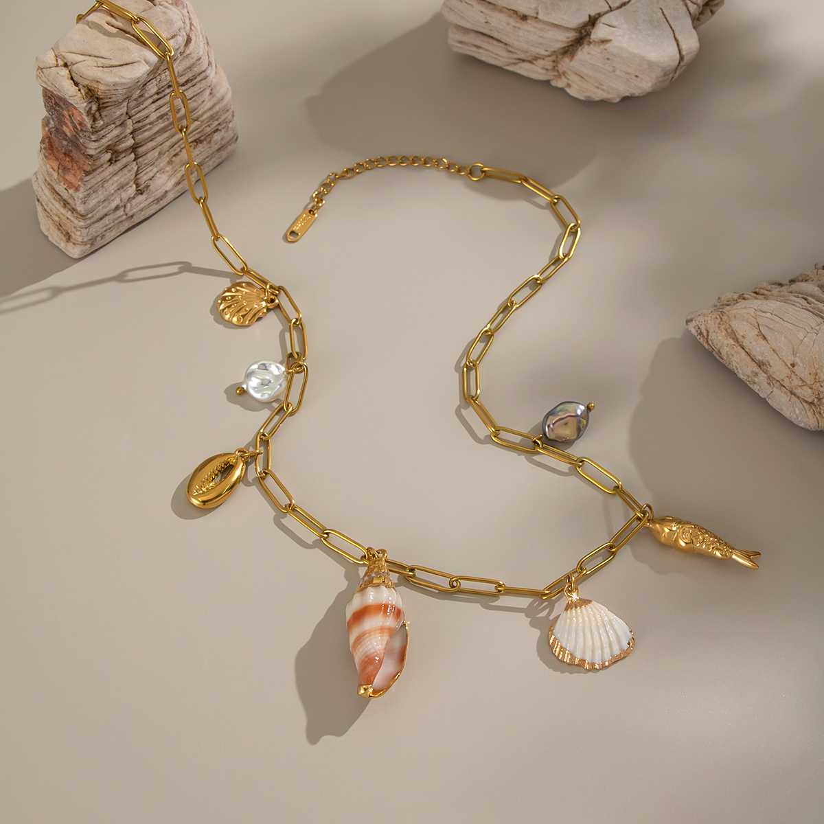 Collana con ciondolo color oro impermeabile in acciaio inossidabile con conchiglia da 1 pezzo 2