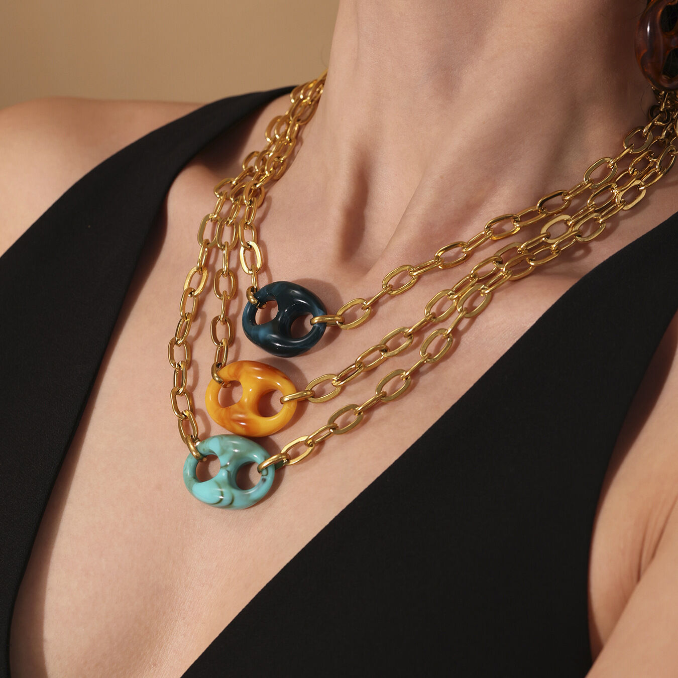 1 collar con colgante de acero inoxidable dorado resistente al agua con forma irregular elegante para mujer h5 Imagen2