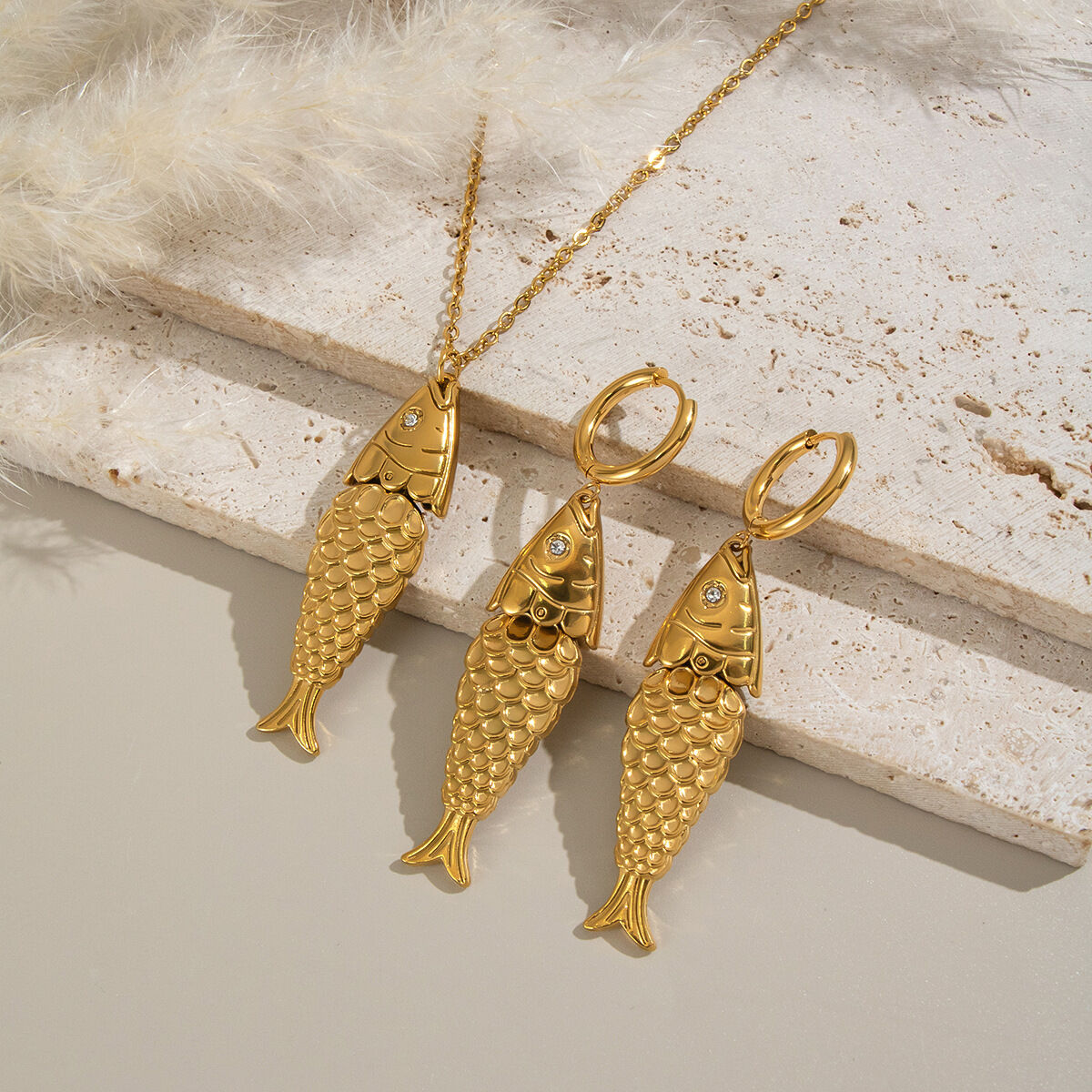 1 Piece Simple  Casual Fish Stainless Steel Waterproof  Gold Color  Women's Pendant Necklaces