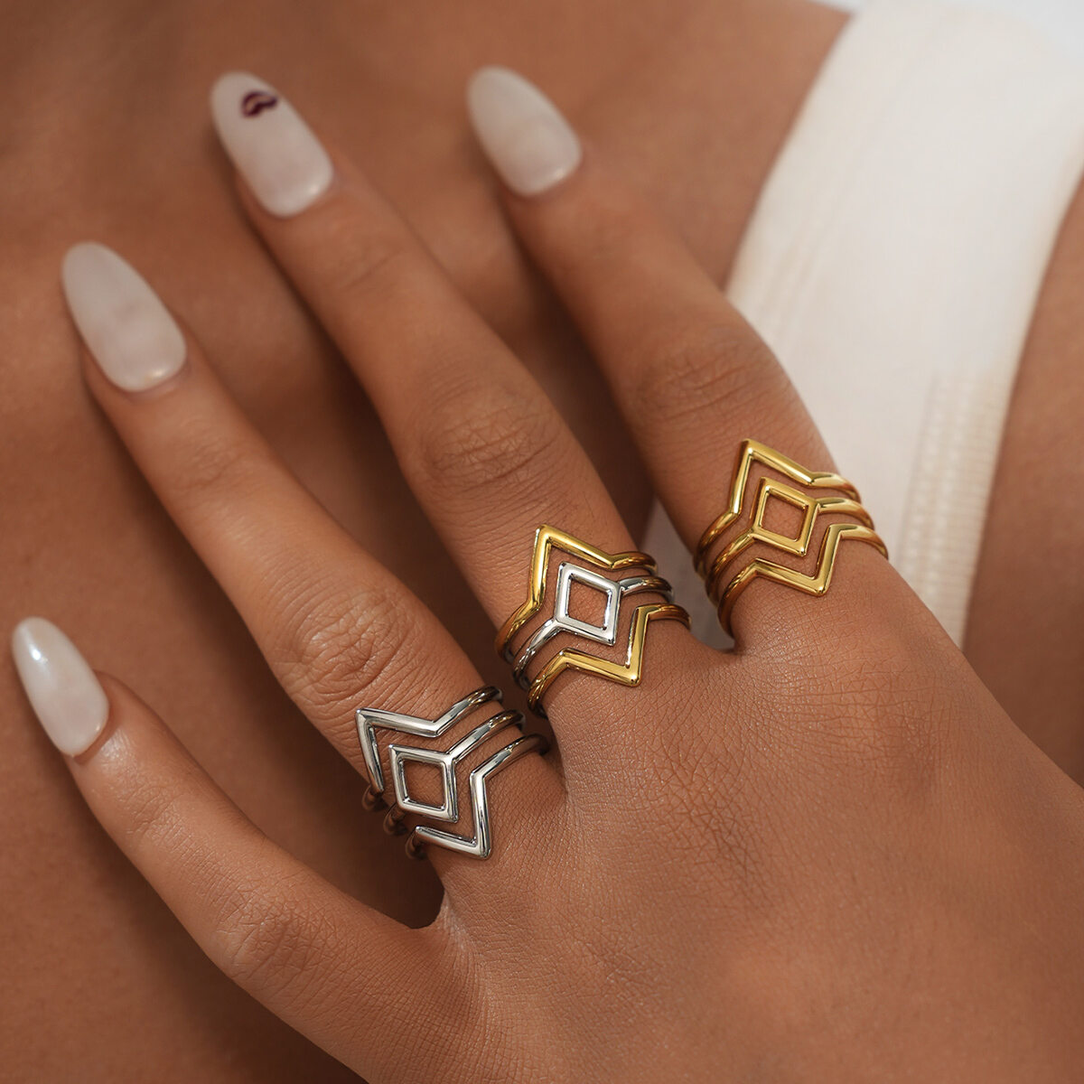 1 Stück Simple Series Schlichte, gewebte, wasserdichte Ringe aus Edelstahl in Goldfarbe – minimalistisch h5 Bild7