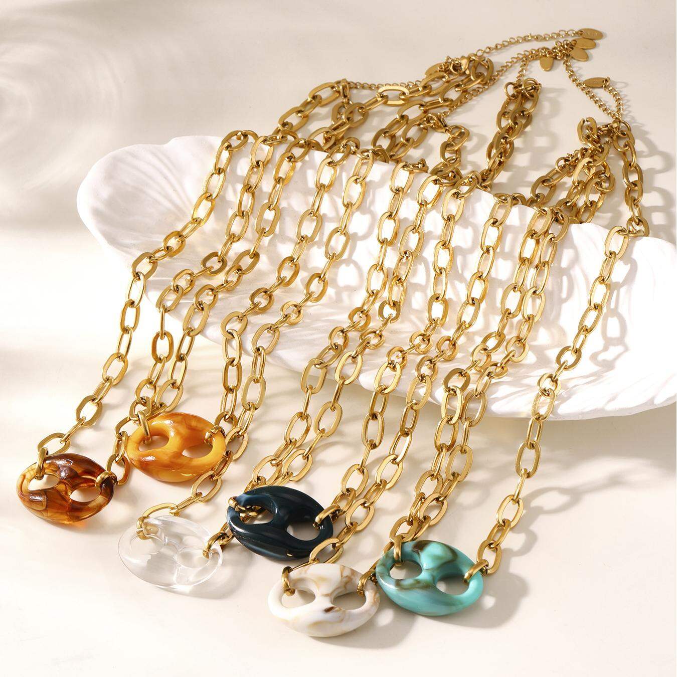 1 collar con colgante de acero inoxidable dorado resistente al agua con forma irregular elegante para mujer h5 Imagen8