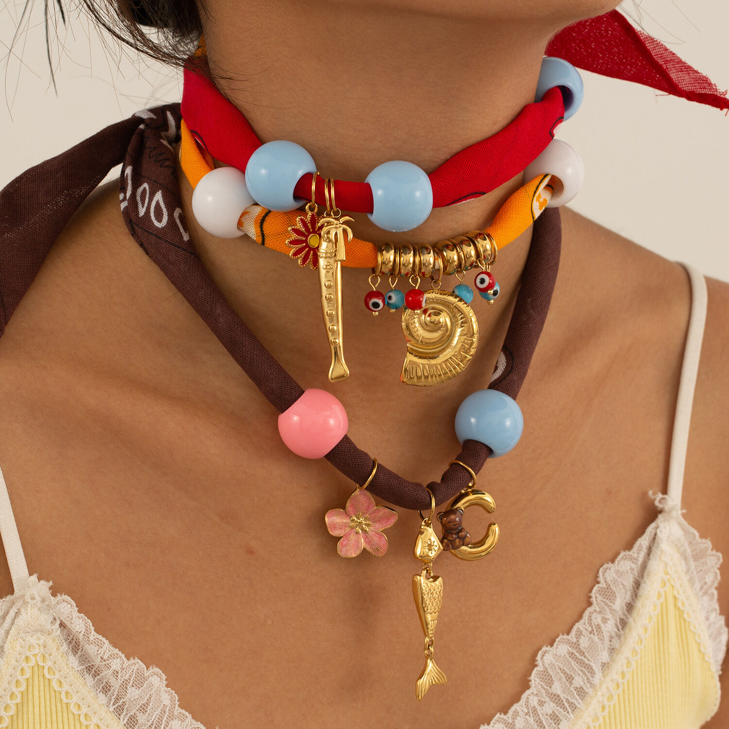 1 pezzo di collana con ciondolo a forma di fiore colorato, in acciaio inossidabile, impermeabile, color oro, da donna