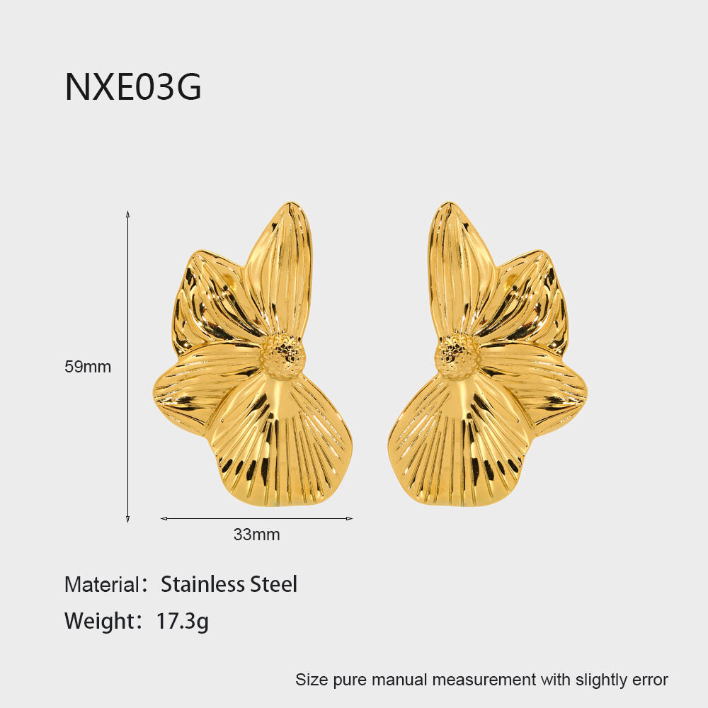 1 paire de boucles d'oreilles puces rétro luxueuses en acier inoxydable imperméables pour femmes, ornées de fleurs.