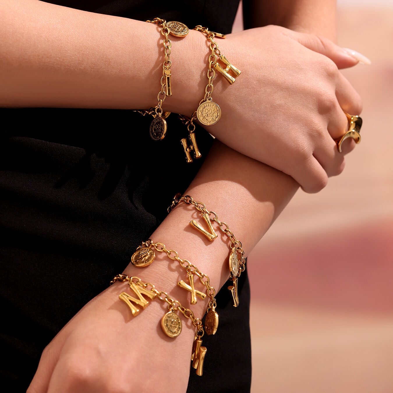 Braccialetti con ciondoli da donna color oro impermeabili in acciaio inossidabile con lettere giornaliere, 1 pezzo h5 Immagine4