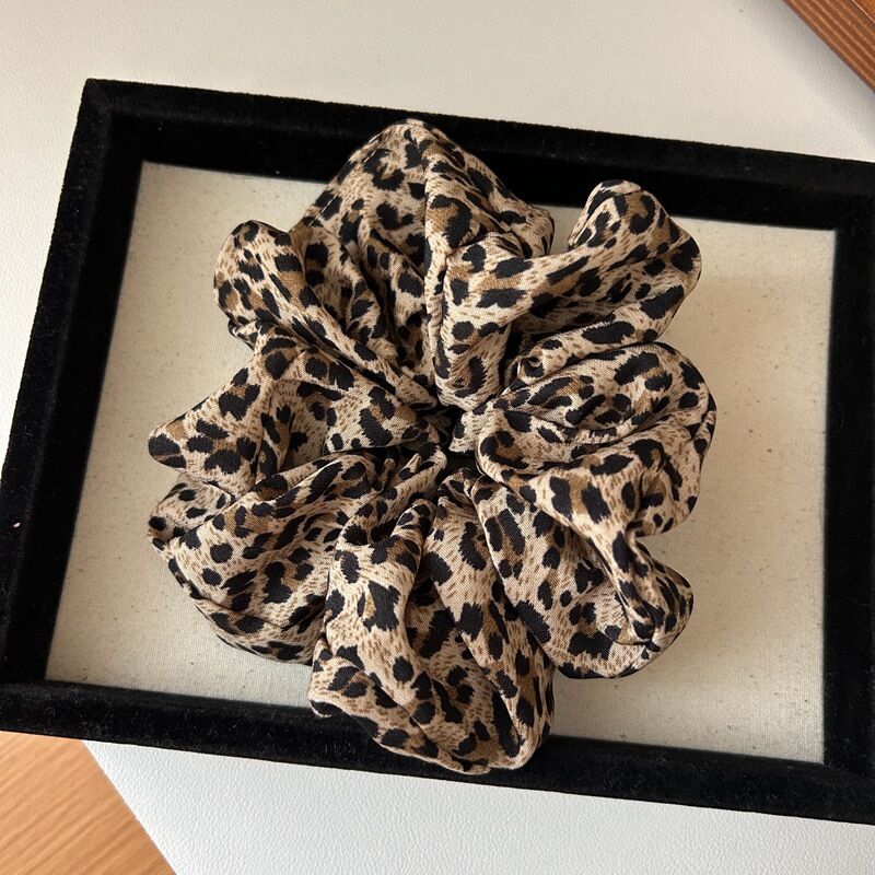 1 pezzo di scrunchies da donna in tessuto con stampa leopardata classica della serie Simple h5 