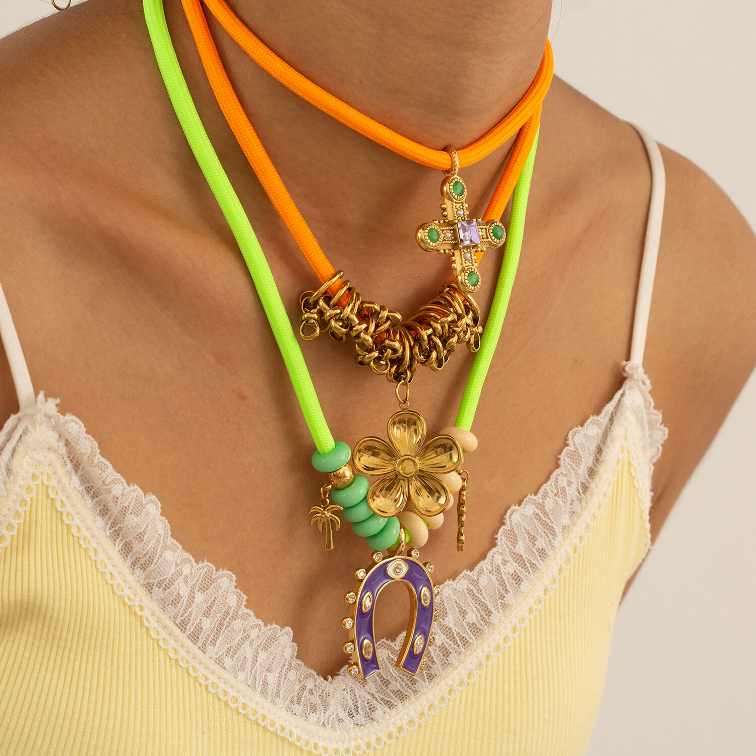 1 pezzo di collana con ciondolo da donna color oro impermeabile in acciaio inossidabile a forma di ferro di cavallo tropicale h5 Immagine2
