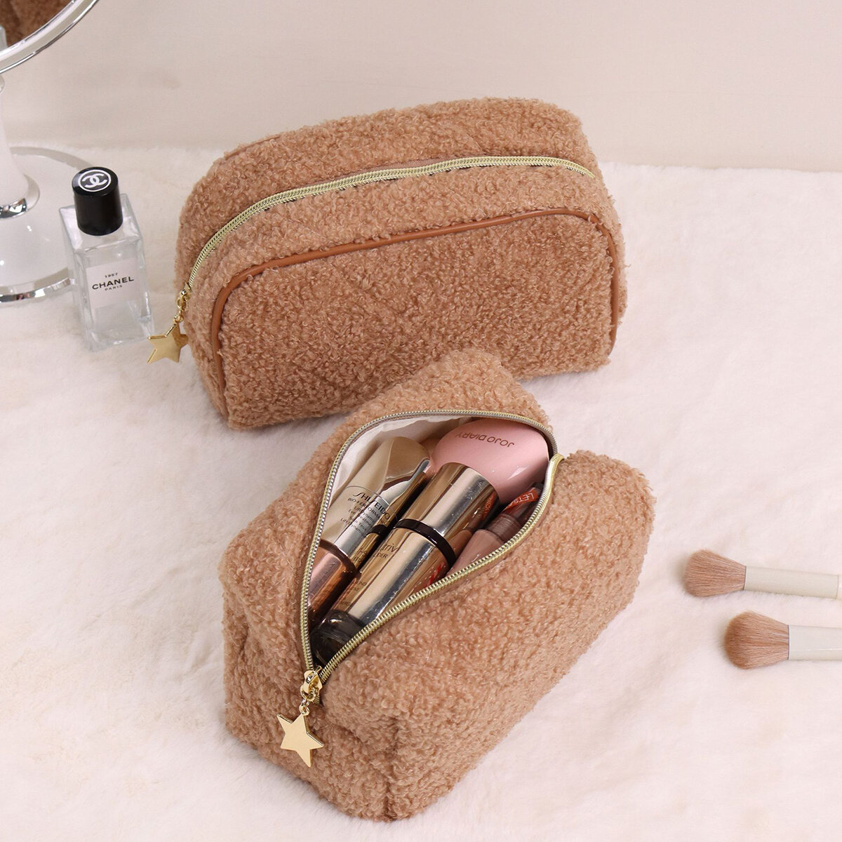 1 Piece Simple Solid Color Plush Makeup Bag h5 Picture4