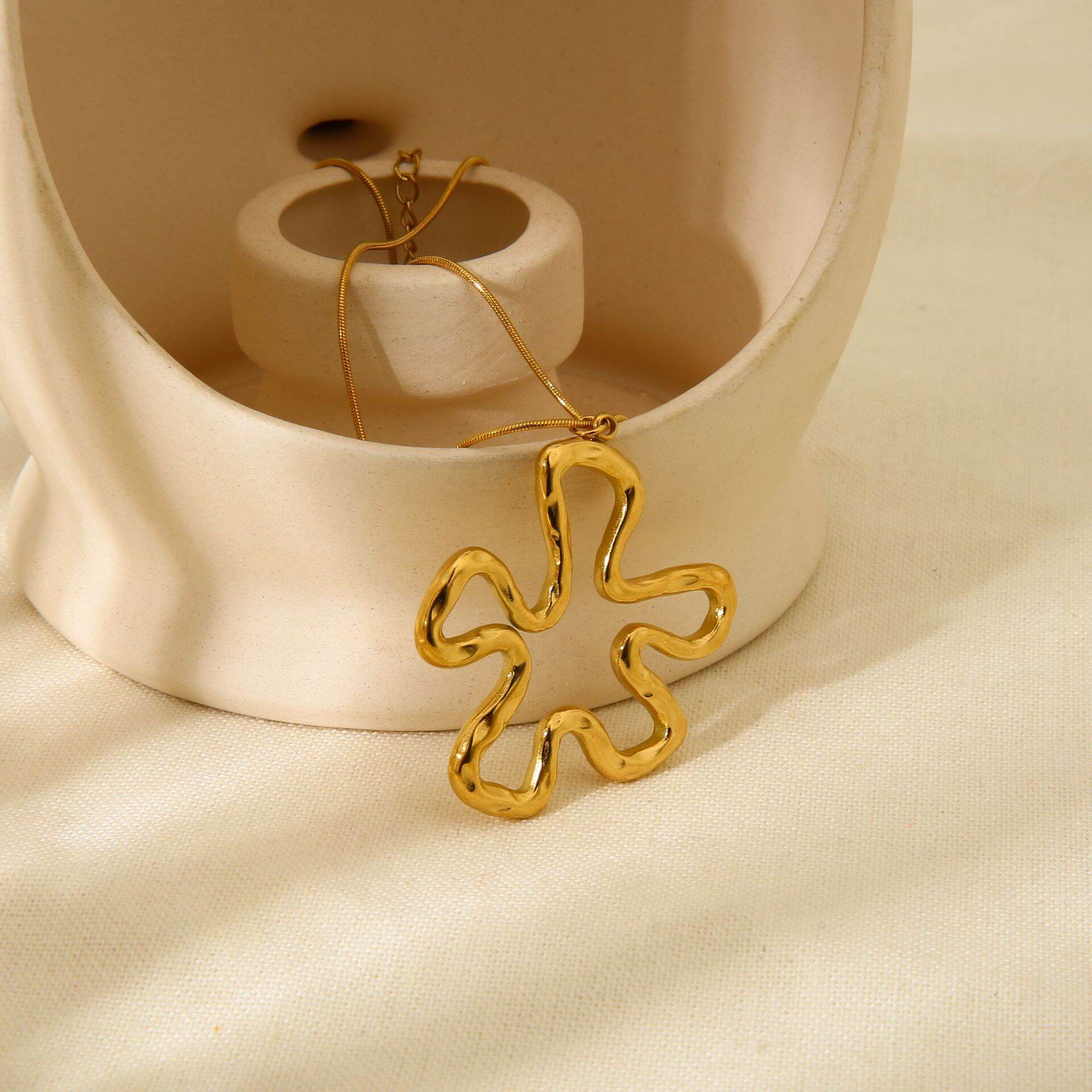 1 Pair Simple Series Daily Flower Stainless Steel Waterproof  Women's Pendant Necklaces 2