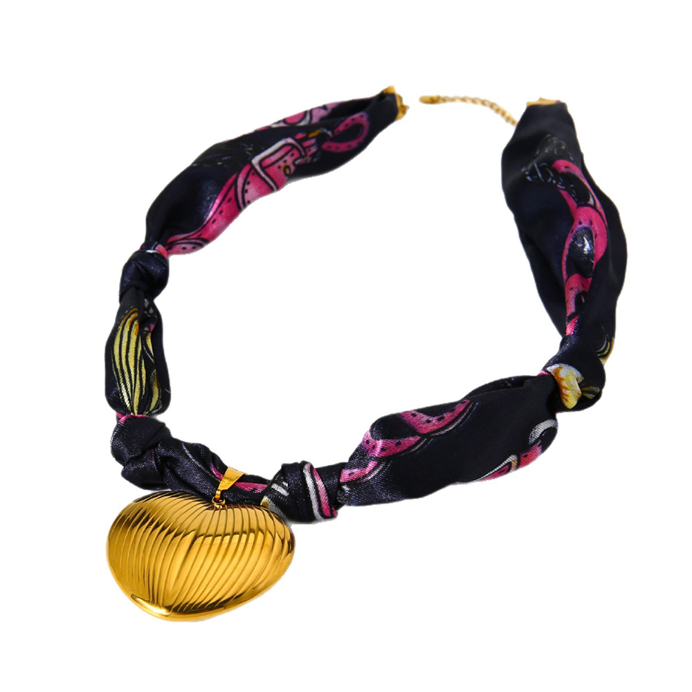 1 Piece Luxurious  Retro Heart Fabric  Gold Color  Women's Pendant Necklaces Picture2