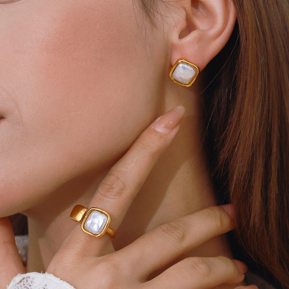 1 paio di orecchini a bottone da donna classici ovali in acciaio inossidabile color oro impermeabili h5Immagine4