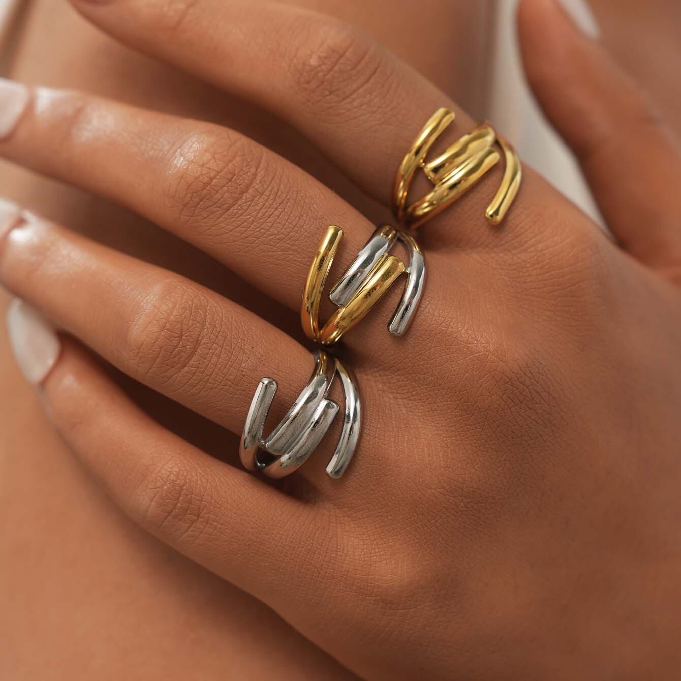 Anelli minimalisti color oro impermeabili in acciaio inossidabile dalla forma irregolare, casual e semplice, da 1 pezzo h5 Immagine6