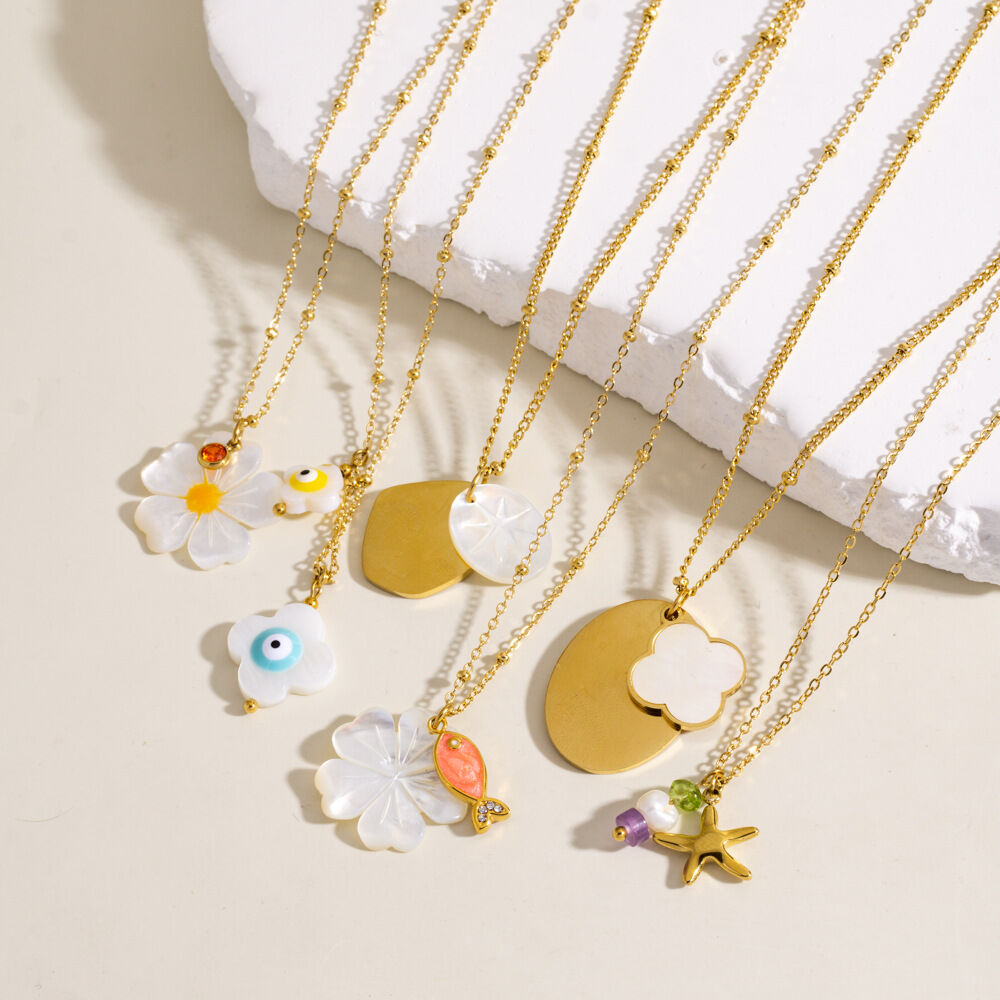 Collana con ciondolo da donna semplice in acciaio inossidabile impermeabile con disegni di fiori di conchiglia