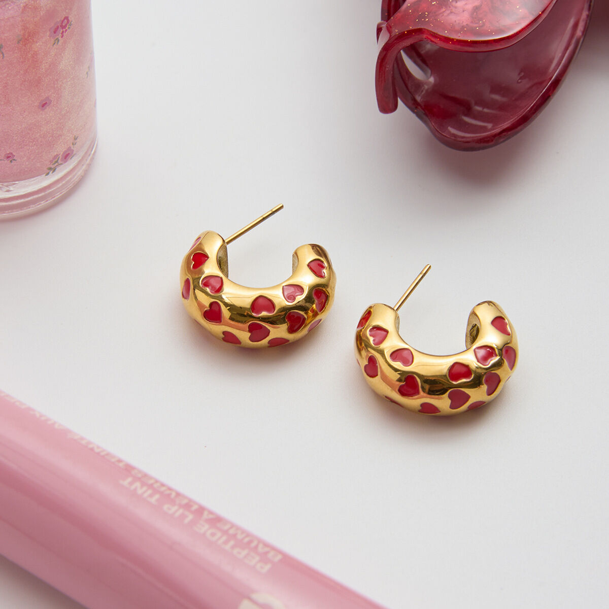 1 par de pendientes de aro de acero inoxidable con forma de corazón rojo, resistentes al agua y dorados para mujer. h5Imagen7
