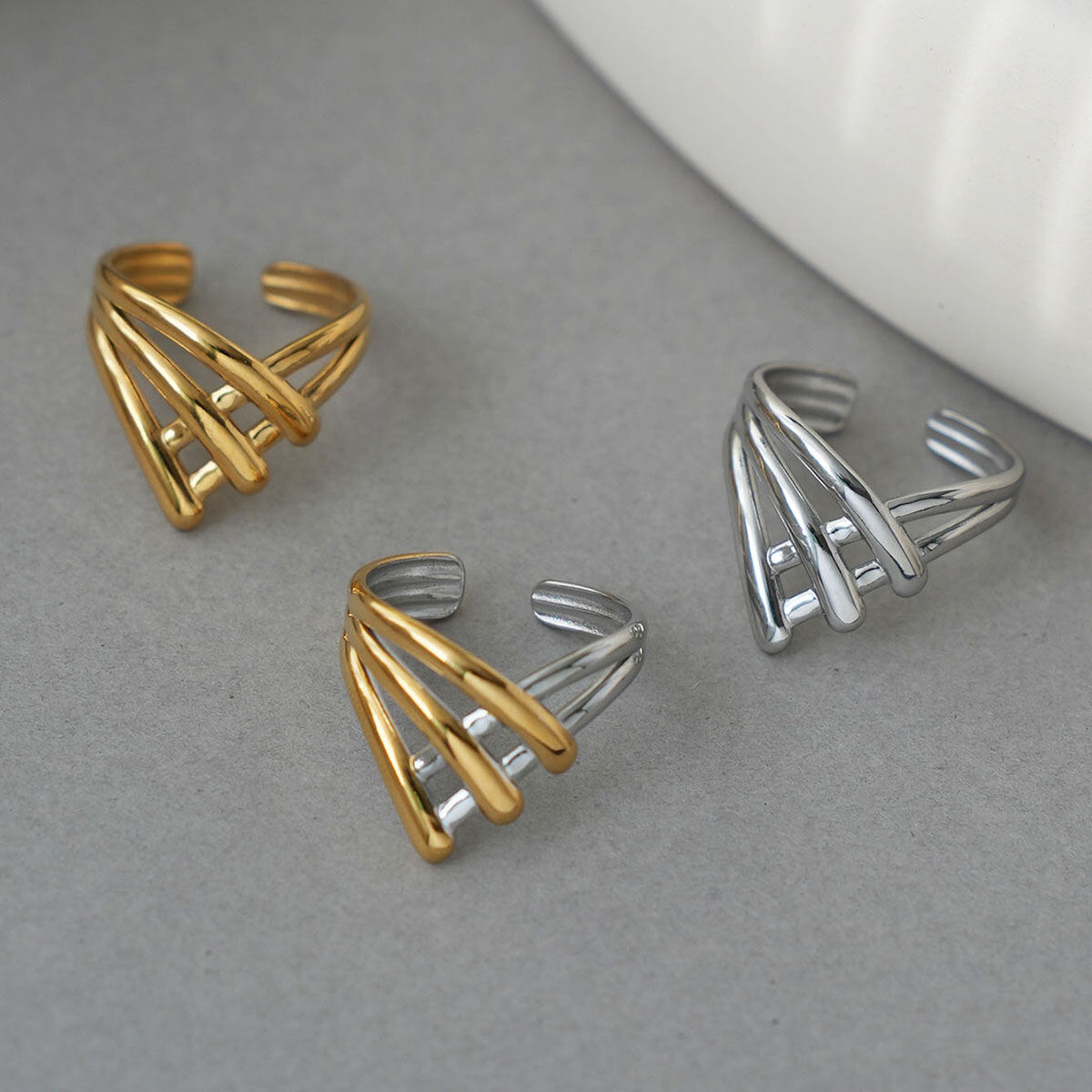 Anelli minimalisti color oro impermeabili in acciaio inossidabile dalla forma irregolare, casual e semplice, da 1 pezzo h5 Immagine9