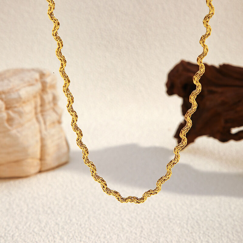 1 collar de cadena simple de acero inoxidable resistente al agua de color dorado. Imagen3