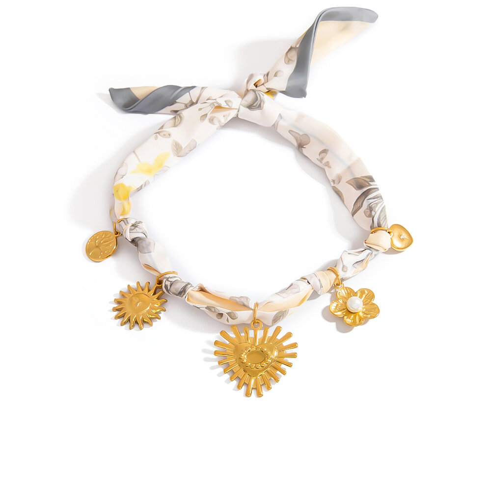 Collana con ciondolo a forma di cuore in seta color oro, da donna, serie semplice, 1 pezzo
