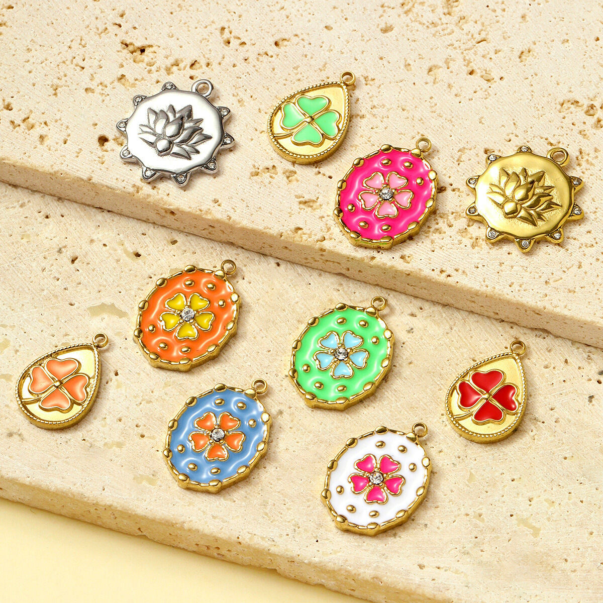 1 pezzo di ciondolo colorato fai da te a forma di goccia in acciaio inossidabile impermeabile color oro da donna Immagine3